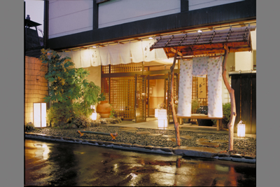 実績月の池玄関.jpg